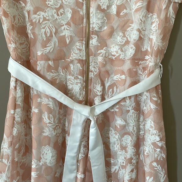 Flutter sleeve lace dress SUZY SHIER - Picture 11 of 11